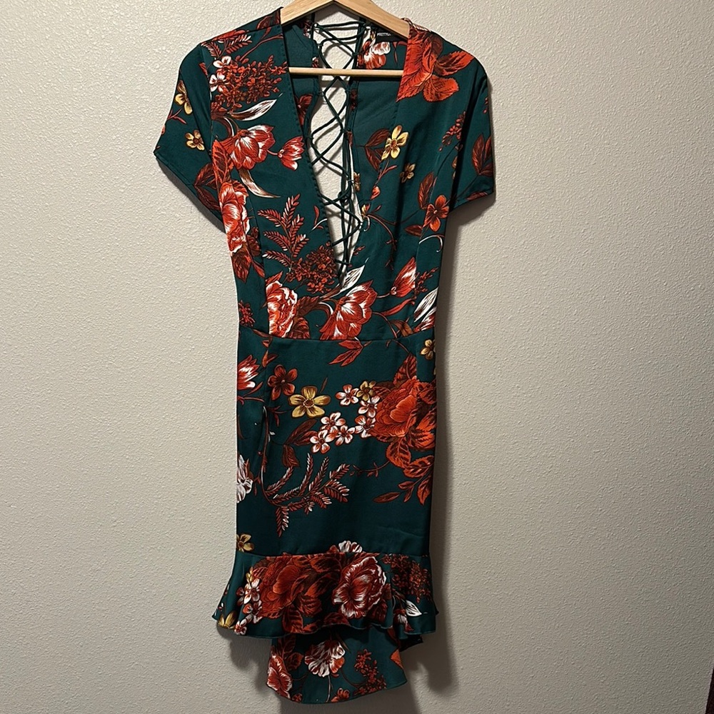 Pretty Little Thing Satin Floral Green and Red Lace-Up Dress